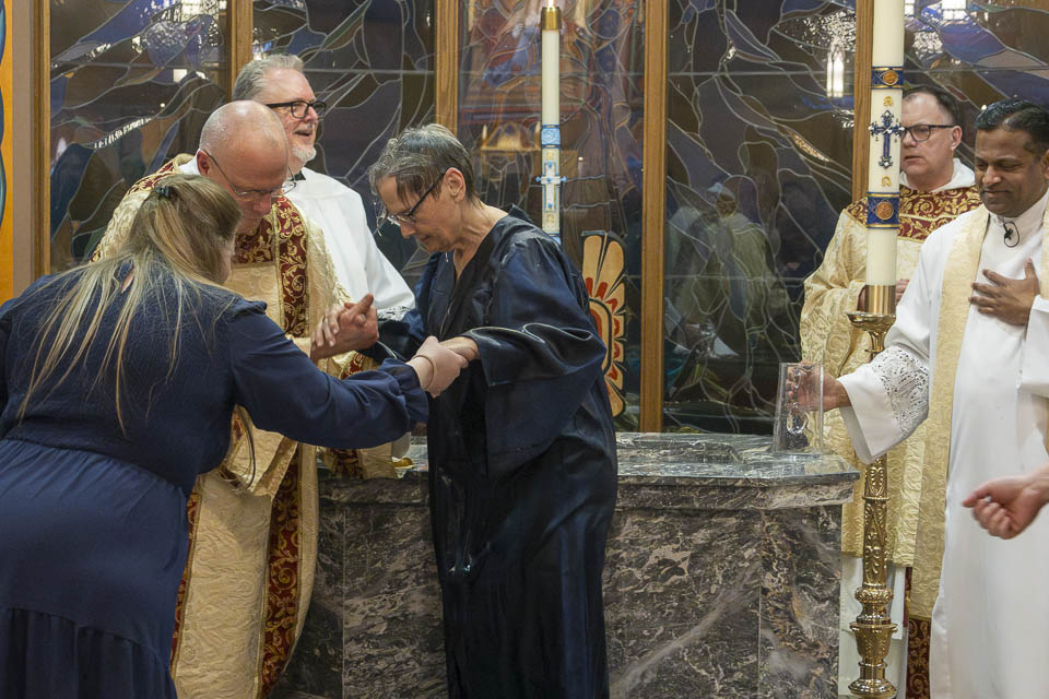 2026-StMary-EasterVigil (78 of 215).jpg